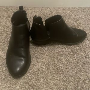 Lane Bryant Black Faux Leather Ankle Bootie Great Condition size 8Wide